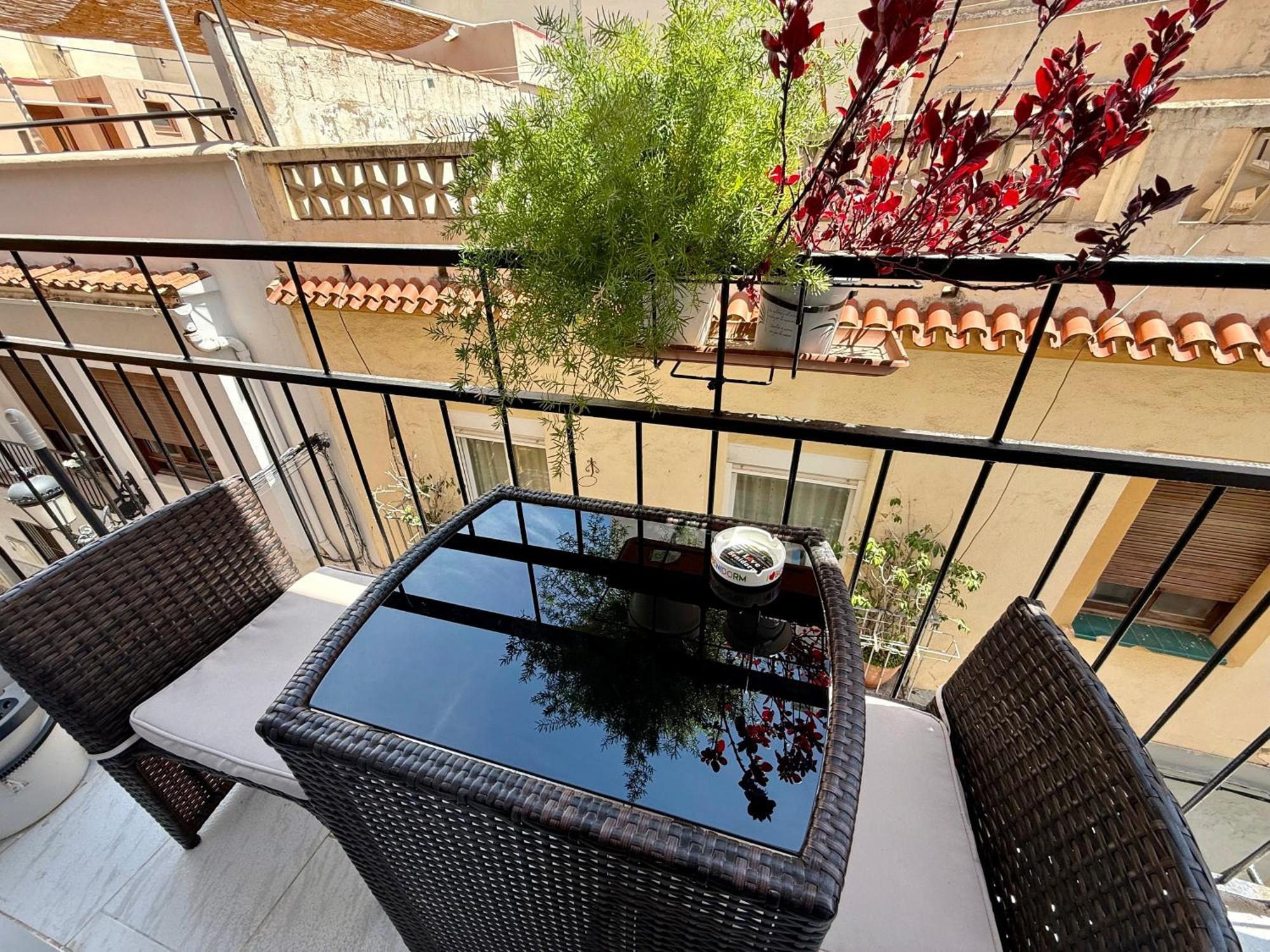 Cozy Apartment In The Center Of Benidorm Old Town Esterno foto